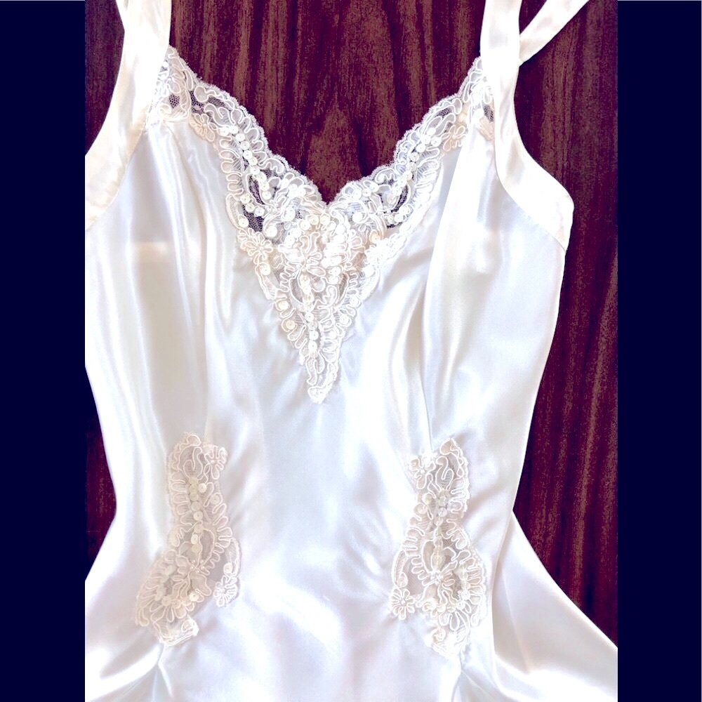 Victoria’s Secret ivory Satin  & Chiffon embellished sequin, lace chemise. Sz S - Picture 2 of 15